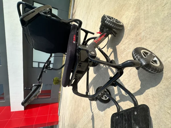 RC--W3902 Outdoor Carbon Fabric Electric Wheelchair